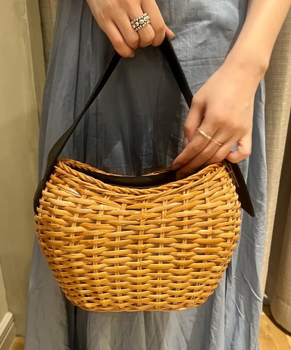 岡 妃呂美さんの「BEAMS WOMEN｜ポインテッド ヌードサンダル .M」を使ったコーディネート