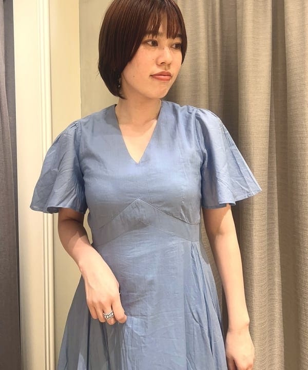 岡 妃呂美さんの「BEAMS WOMEN｜ポインテッド ヌードサンダル .M」を使ったコーディネート