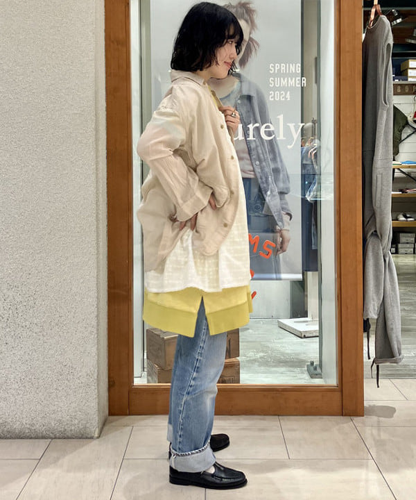 小原 もこさんの「BEAMS WOMEN｜Vガゼット ノースリーブ ワンピース」を使ったコーディネート