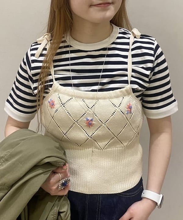 木村 海侑さんの「BEAMS WOMEN｜BAUM UND PFERDGARTEN / CUNA フラワー キャミソール ニット」を使ったコーディネート
