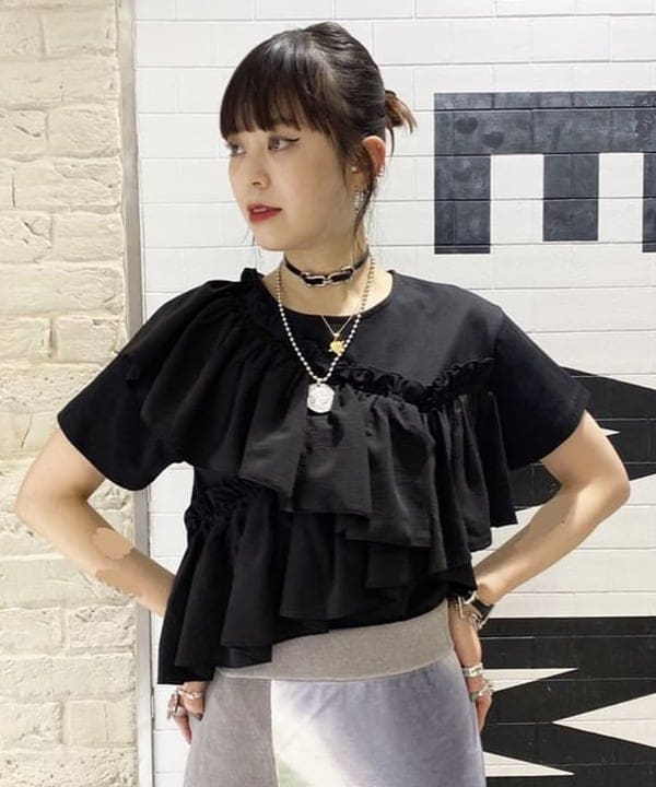 りかちょび/岸本梨佳さんの「BEAMS WOMEN｜Otro Accesorio / フラワー リング」を使ったコーディネート