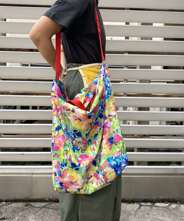 オカモト ミサキさんの「BEAMS WOMEN｜ラインロゴ ショートスリーブ Tシャツ」を使ったコーディネート