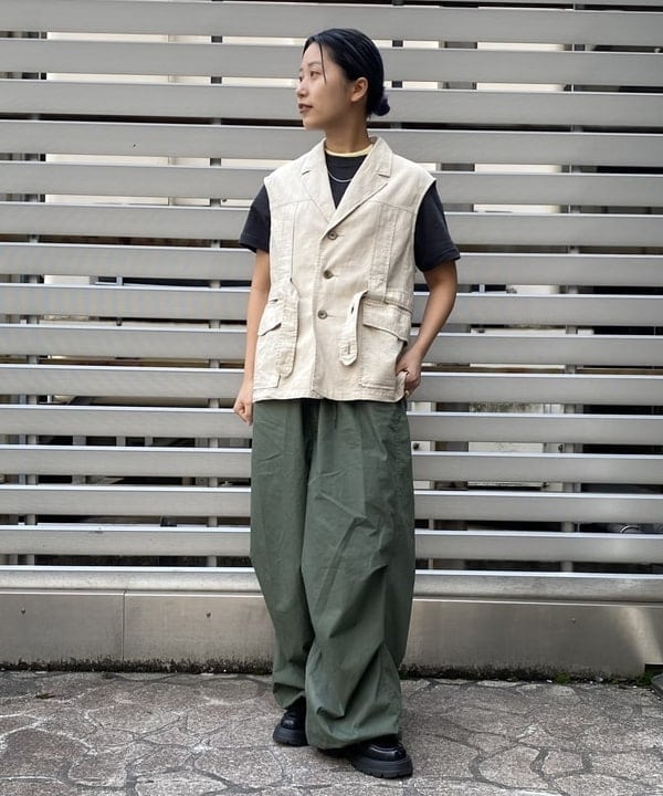 オカモト ミサキさんの「BEAMS WOMEN｜ラインロゴ ショートスリーブ Tシャツ」を使ったコーディネート