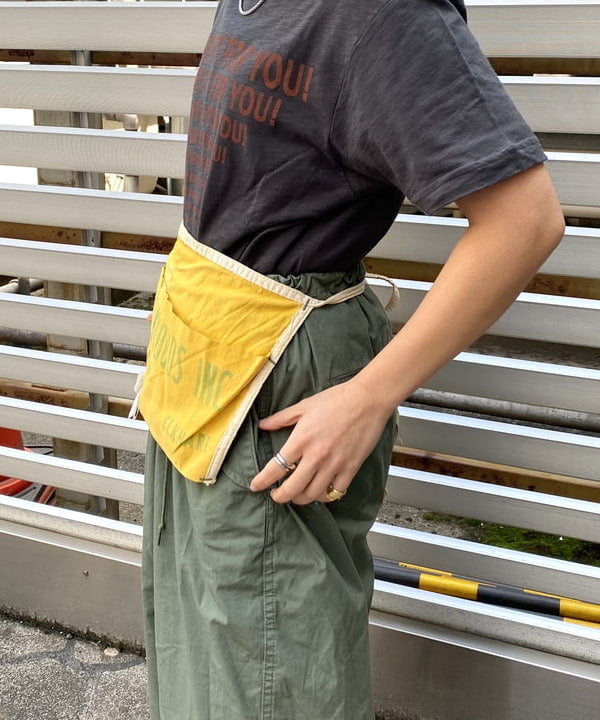 オカモト ミサキさんの「BEAMS WOMEN｜ラインロゴ ショートスリーブ Tシャツ」を使ったコーディネート