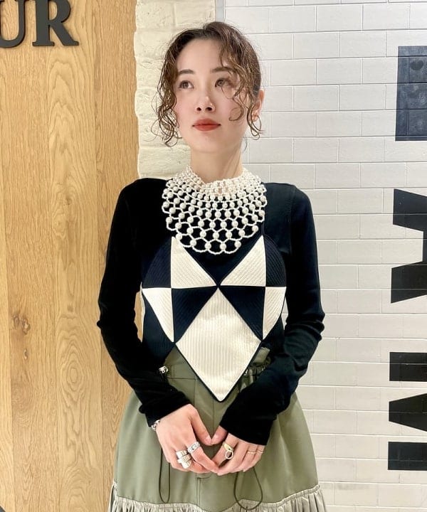 カタヤマ アヤさんの「BEAMS WOMEN｜テレコ リブ クルーネック トップス」を使ったコーディネート