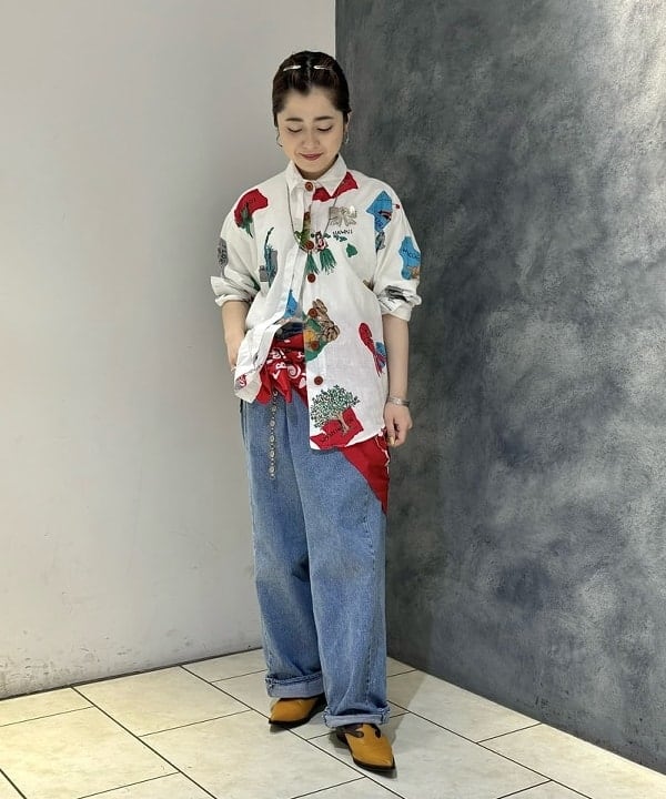 吉野 多恵さんの「BEAMS WOMEN｜WAREHOUSE & CO. / 別注 ステンシル13 Tシャツ」を使ったコーディネート