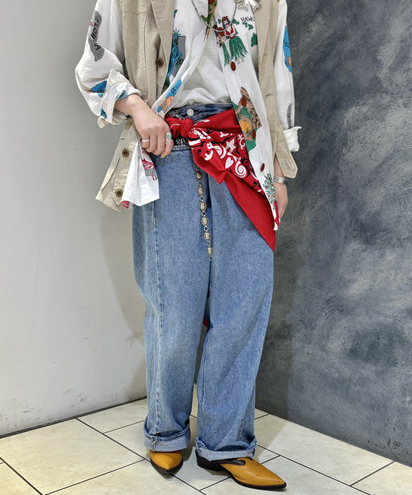 吉野 多恵さんの「BEAMS WOMEN｜WAREHOUSE & CO. / 別注 ステンシル13 Tシャツ」を使ったコーディネート