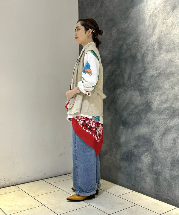 吉野 多恵さんの「BEAMS WOMEN｜WAREHOUSE & CO. / 別注 ステンシル13 Tシャツ」を使ったコーディネート
