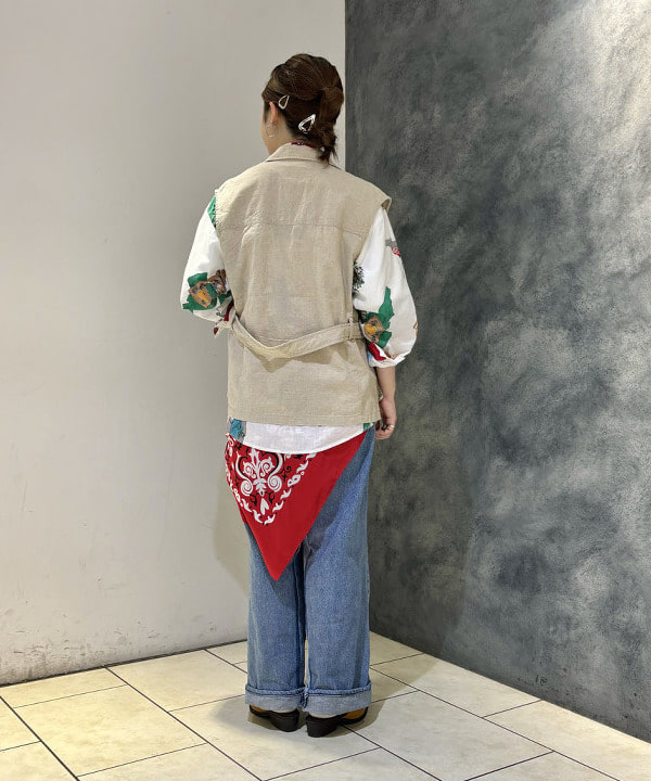吉野 多恵さんの「BEAMS WOMEN｜WAREHOUSE & CO. / 別注 ステンシル13 Tシャツ」を使ったコーディネート