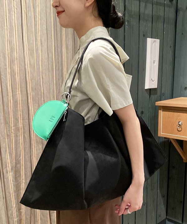 マツド ユメカさんの「BEAMS WOMEN｜RBS / バック オープン ハーネス シャツ」を使ったコーディネート