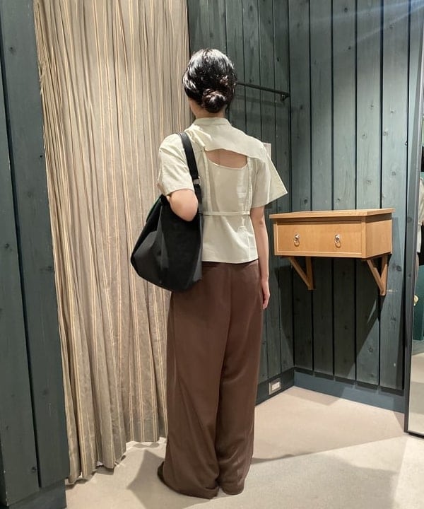 マツド ユメカさんの「BEAMS WOMEN｜RBS / バック オープン ハーネス シャツ」を使ったコーディネート