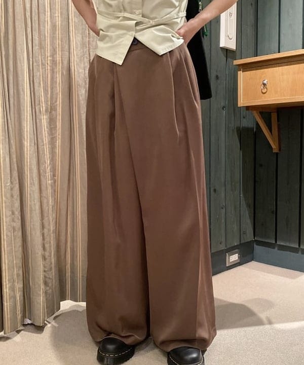 マツド ユメカさんの「BEAMS WOMEN｜RBS / バック オープン ハーネス シャツ」を使ったコーディネート
