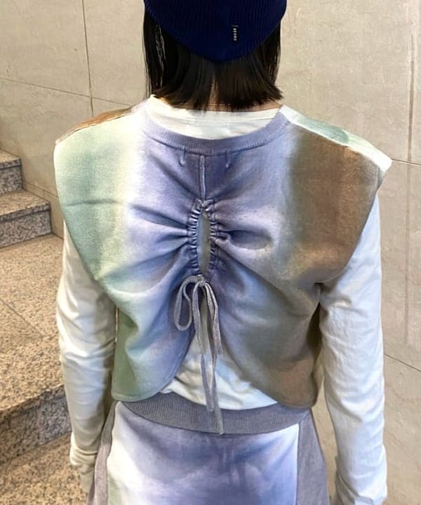 吉田 花さんの「BEAMS WOMEN｜RBS / グラデーション プリント スカート」を使ったコーディネート