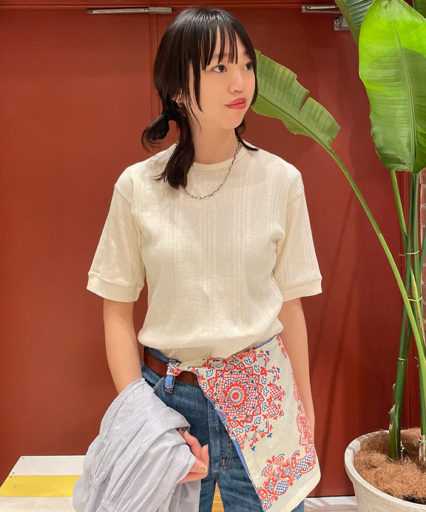 サカサイスズカさんの「BEAMS WOMEN｜BEAMS BOY / ランダム リブ クルーネック ショートスリーブ」を使ったコーディネート