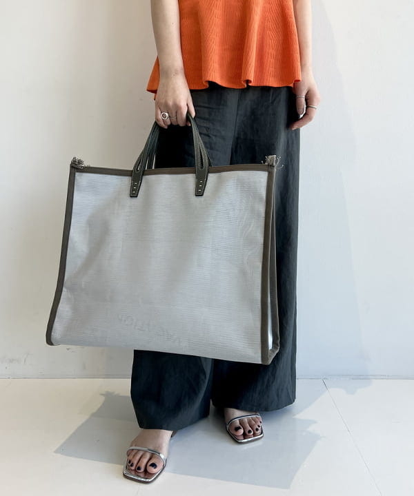 中丸　栞さんの「BEAMS WOMEN｜Demi-Luxe BEAMS / ノースリーブ ペプラム ニットプルオーバー」を使ったコーディネート