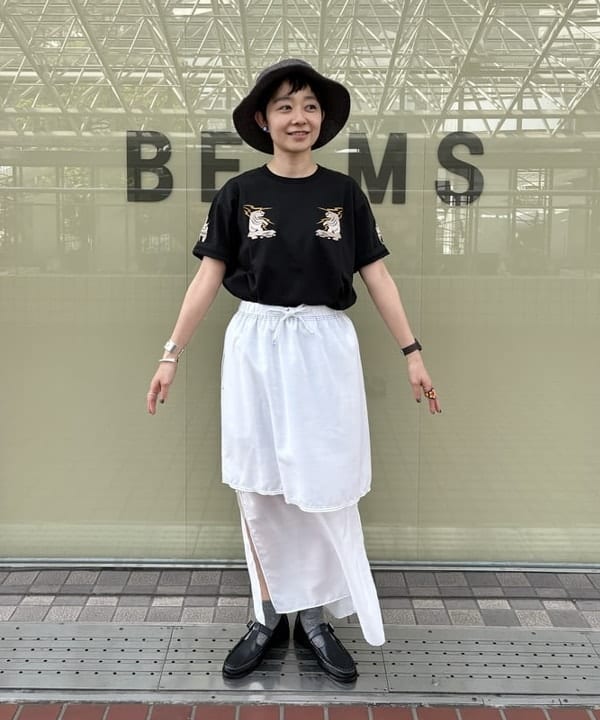 矢野(青木)優香さんの「BEAMS WOMEN｜maturely / Lawn Layard Stitch Skirt」を使ったコーディネート