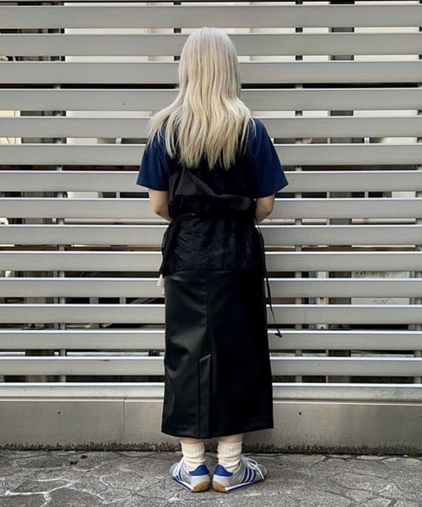 ナツハさんの「BEAMS WOMEN｜maturely / Fake Leather Work Skirt」を使ったコーディネート
