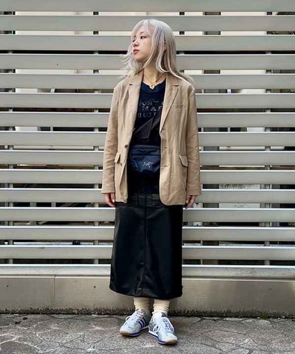 ナツハさんの「BEAMS WOMEN｜maturely / Fake Leather Work Skirt」を使ったコーディネート