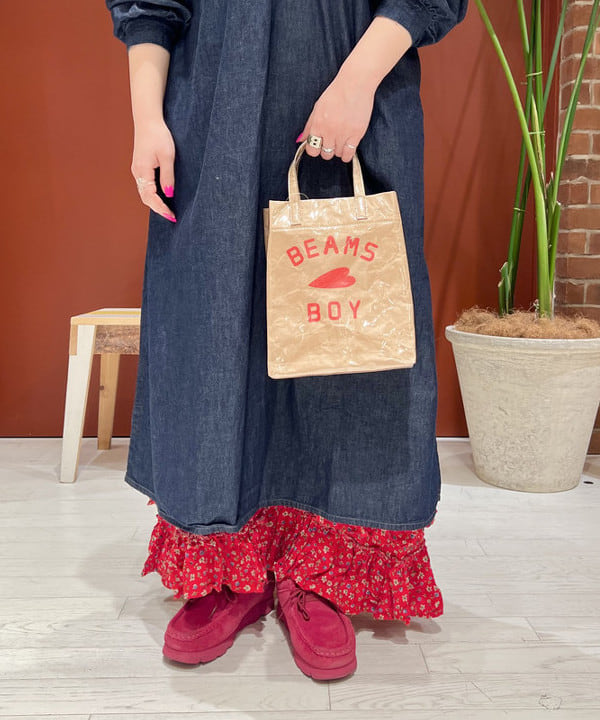 エノモト アミさんの「BEAMS WOMEN｜BEAMS BOY / BBロゴ ショップバック」を使ったコーディネート