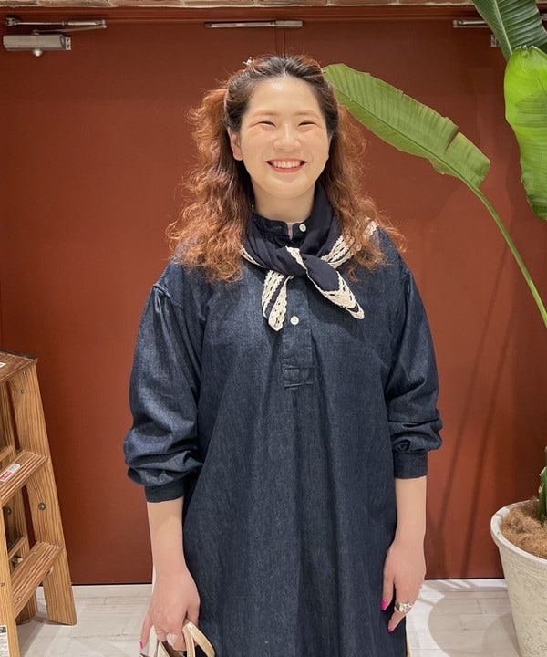 エノモト アミさんの「BEAMS WOMEN｜BEAMS BOY / BBロゴ ショップバック」を使ったコーディネート