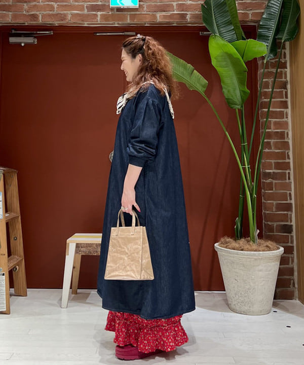 エノモト アミさんの「BEAMS WOMEN｜BEAMS BOY / BBロゴ ショップバック」を使ったコーディネート