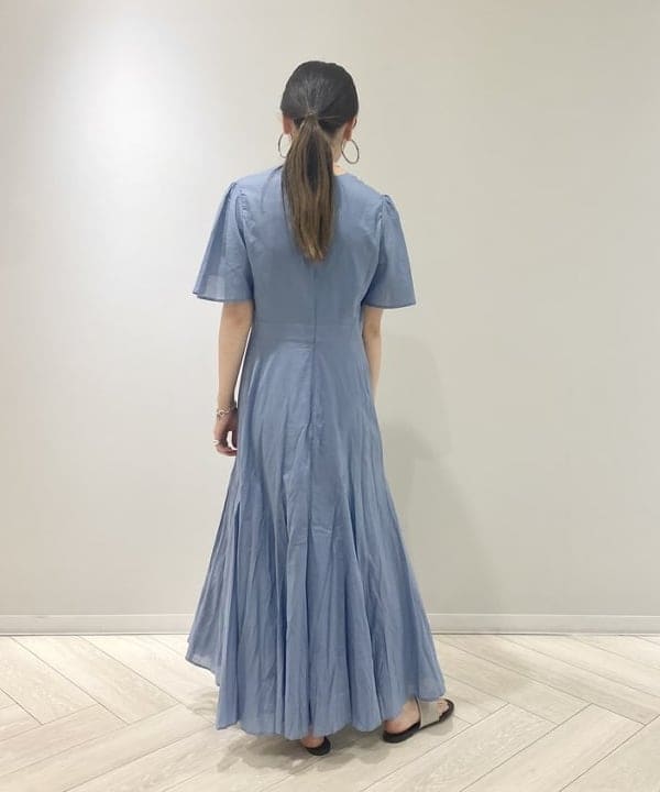 丸山 真菜美さんの「BEAMS WOMEN｜【別注】MARIHA / せせらぎのワンピース」を使ったコーディネート