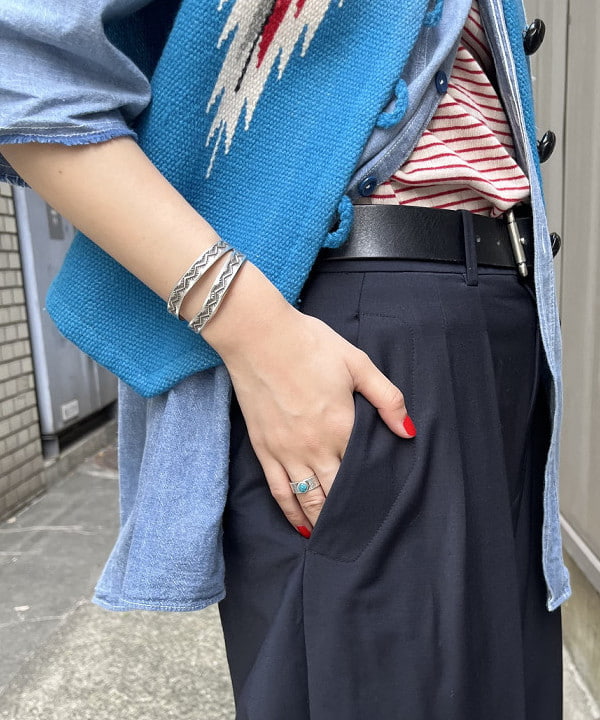 ミナミマリコさんの「BEAMS WOMEN｜maturely / 2Way Stretch Tuck Slacks」を使ったコーディネート