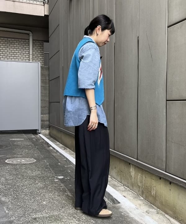 ミナミマリコさんの「BEAMS WOMEN｜maturely / 2Way Stretch Tuck Slacks」を使ったコーディネート