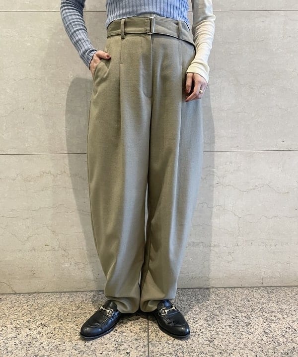 多田 日奈子さんの「BEAMS WOMEN｜Demi-Luxe BEAMS / 1タック ベルテッド パンツ」を使ったコーディネート