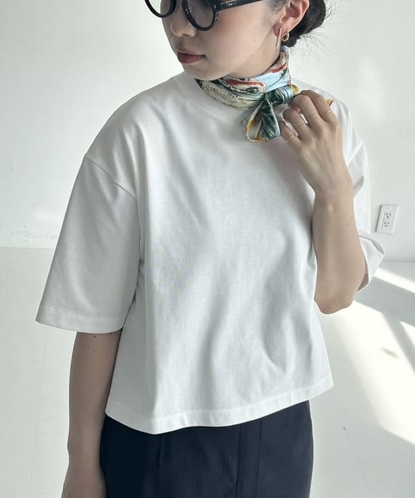 佐藤 美樹さんの「BEAMS WOMEN｜スタイリスト佐藤佳菜子 × SLOANE × Demi-Luxe BEAMS / 別注 ショートTシャツ」を使ったコーディネート