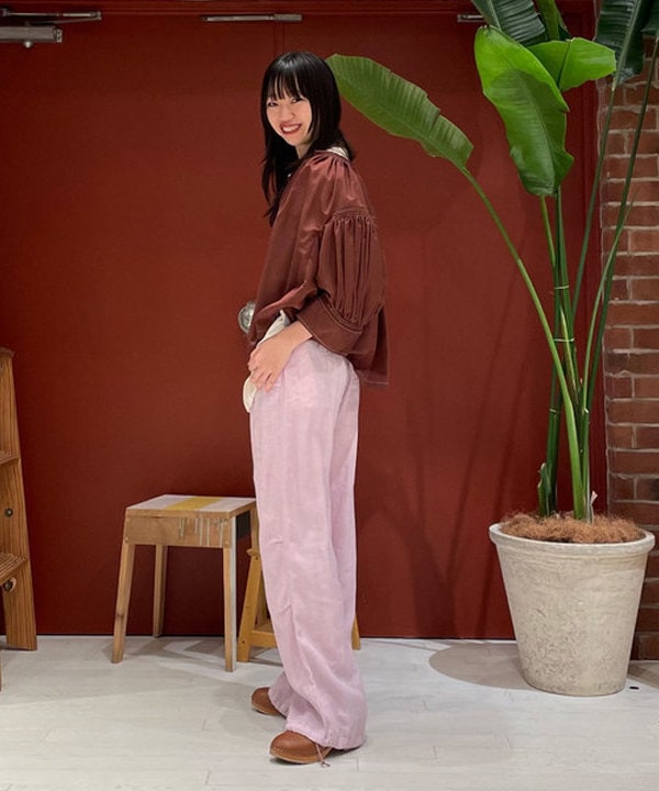サカサイスズカさんの「BEAMS WOMEN｜maturely / Lawn Gather Stitch Smock」を使ったコーディネート