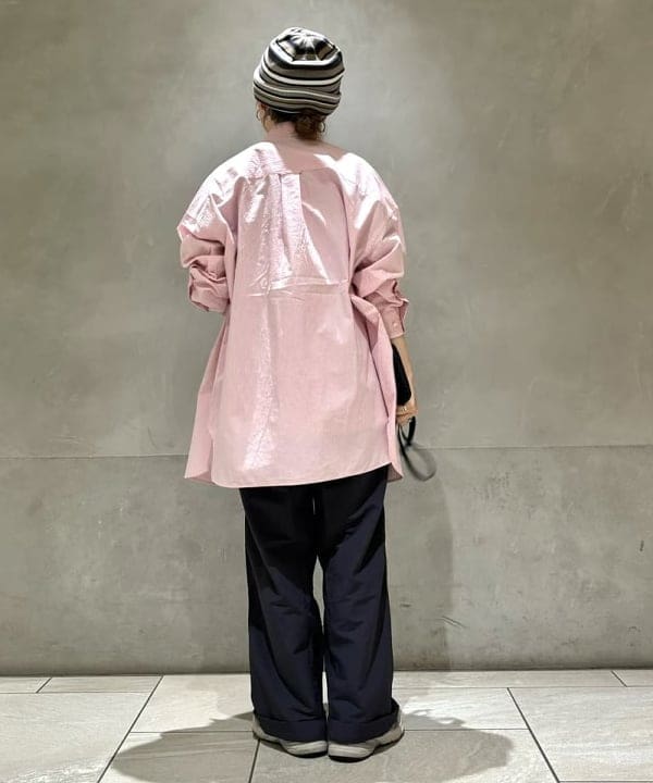 吉野 多恵さんの「BEAMS WOMEN｜BEAMS BOY / ドビー ストライプ ビッグ ボタンダウン シャツ」を使ったコーディネート