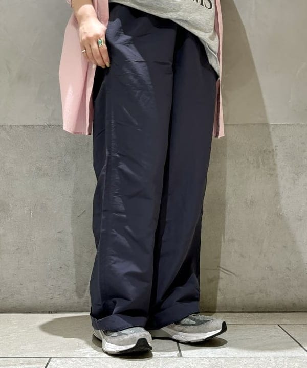 吉野 多恵さんの「BEAMS WOMEN｜BEAMS BOY / ドビー ストライプ ビッグ ボタンダウン シャツ」を使ったコーディネート