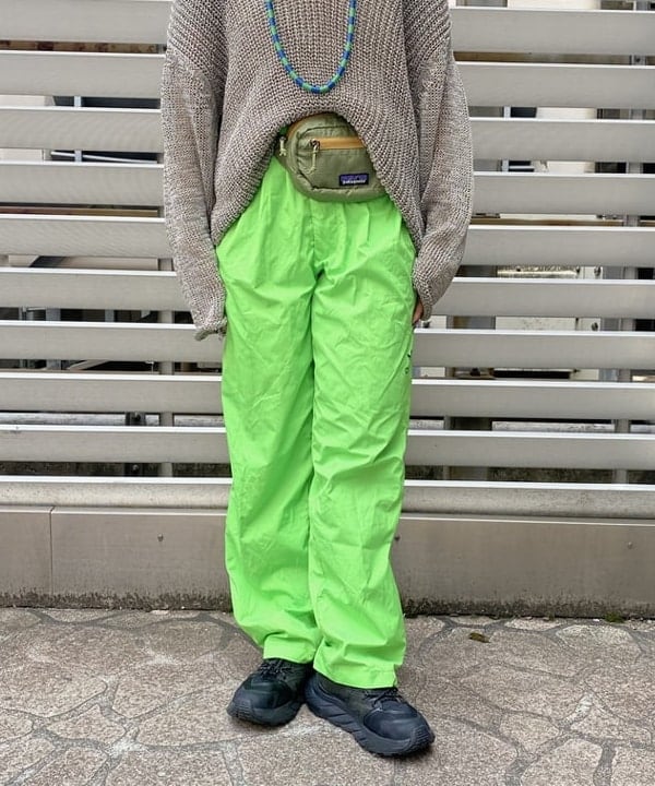 オカモト ミサキさんの「BEAMS WOMEN｜BEAMS BOY / Uネック ビッグ プルオーバー」を使ったコーディネート