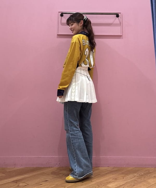 佐々木 南美さんの「BEAMS WOMEN｜FRED PERRY &times; Ray BEAMS / 別注 Skirt」を使ったコーディネート