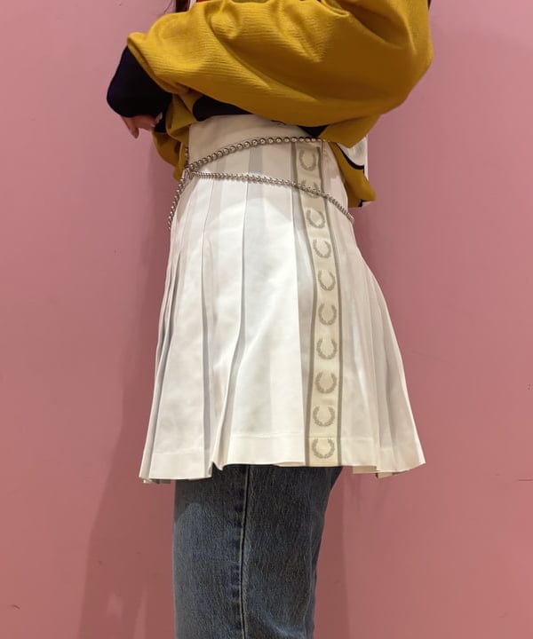 佐々木 南美さんの「BEAMS WOMEN｜FRED PERRY &times; Ray BEAMS / 別注 Skirt」を使ったコーディネート