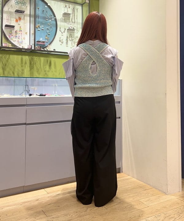 オカベ　アヤカさんの「BEAMS WOMEN｜Ray BEAMS / ミックス バック クロス ベスト」を使ったコーディネート