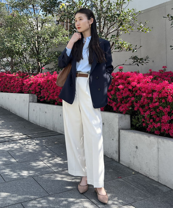 隈元 楓さんの「BEAMS WOMEN｜AK+1 / 刺繍 レギュラーカラーシャツ」を使ったコーディネート