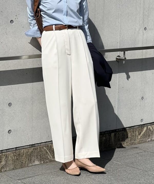 隈元 楓さんの「BEAMS WOMEN｜AK+1 / 刺繍 レギュラーカラーシャツ」を使ったコーディネート