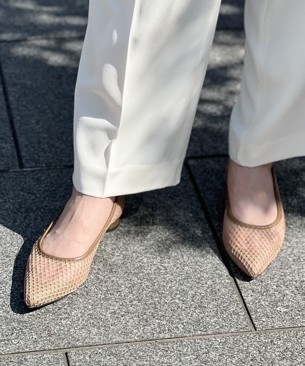 隈元 楓さんの「BEAMS WOMEN｜AK+1 / 刺繍 レギュラーカラーシャツ」を使ったコーディネート