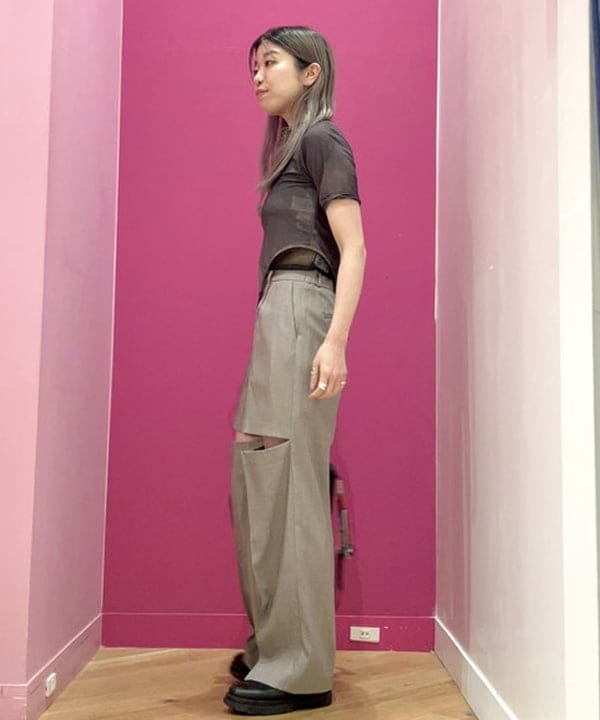 椎葉 未琴さんの「BEAMS WOMEN｜Ray BEAMS / フロント カットアウト パンツ」を使ったコーディネート