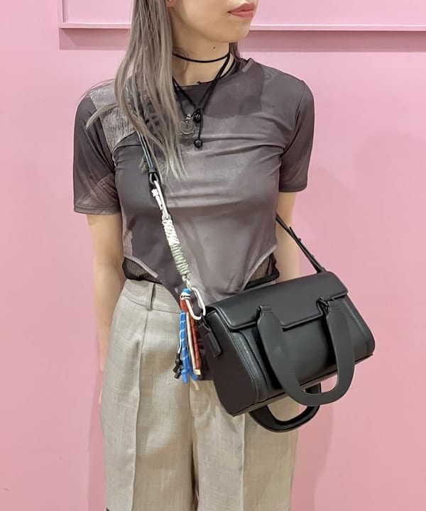 椎葉 未琴さんの「BEAMS WOMEN｜Ray BEAMS / フロント カットアウト パンツ」を使ったコーディネート