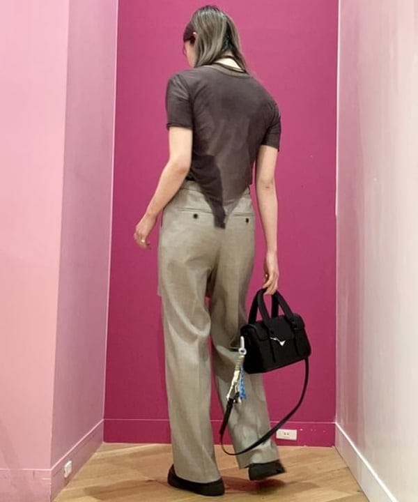 椎葉 未琴さんの「BEAMS WOMEN｜Ray BEAMS / フロント カットアウト パンツ」を使ったコーディネート