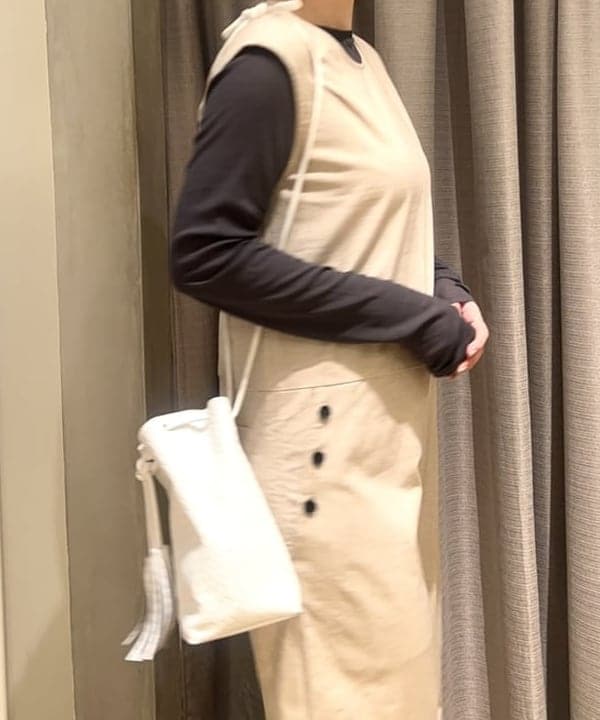 岡 妃呂美さんの「BEAMS WOMEN｜NOMADIS / LIEN イントレチャート  バッグ」を使ったコーディネート