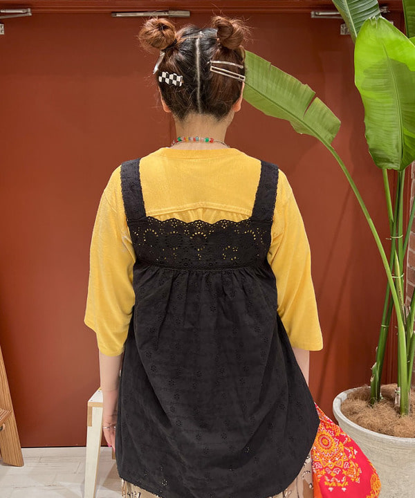 エノモト アミさんの「BEAMS WOMEN｜BEAMS BOY / イレギュラー バンダナ バッグ」を使ったコーディネート