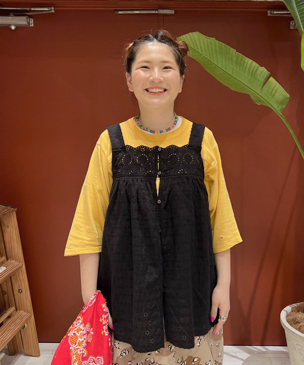 エノモト アミさんの「BEAMS WOMEN｜BEAMS BOY / イレギュラー バンダナ バッグ」を使ったコーディネート