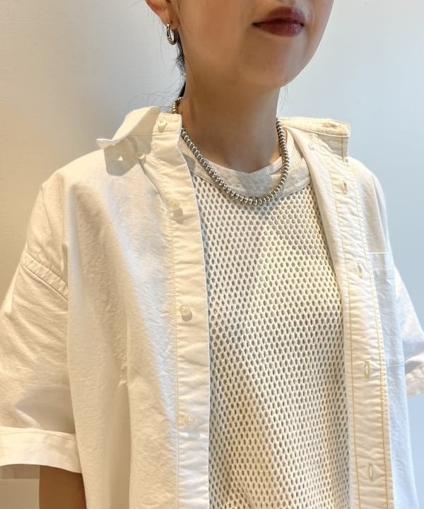 ミナミマリコさんの「BEAMS WOMEN｜BEAMS BOY / アンティーク ヘアクリップ」を使ったコーディネート