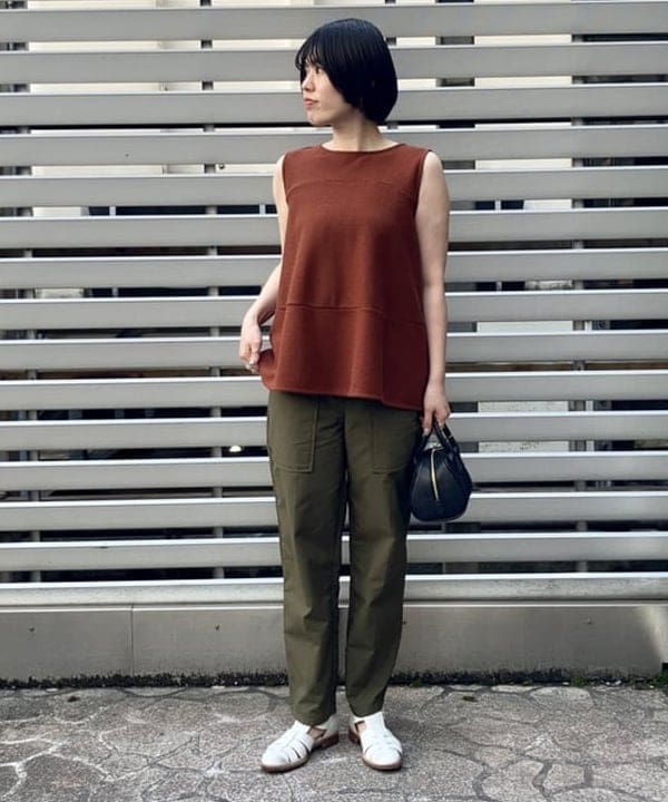 岡 妃呂美さんの「BEAMS WOMEN｜CHRISTIAN VILLA / ストローコンビ ボストンバッグ」を使ったコーディネート