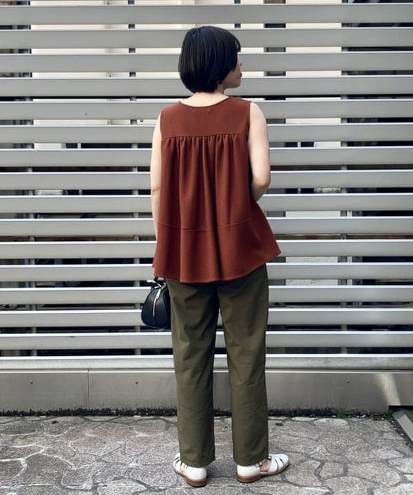 岡 妃呂美さんの「BEAMS WOMEN｜CHRISTIAN VILLA / ストローコンビ ボストンバッグ」を使ったコーディネート