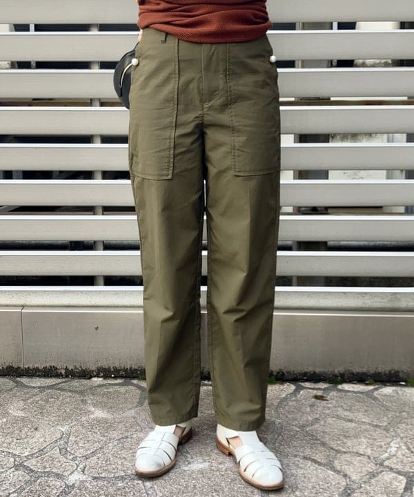 岡 妃呂美さんの「BEAMS WOMEN｜CHRISTIAN VILLA / ストローコンビ ボストンバッグ」を使ったコーディネート